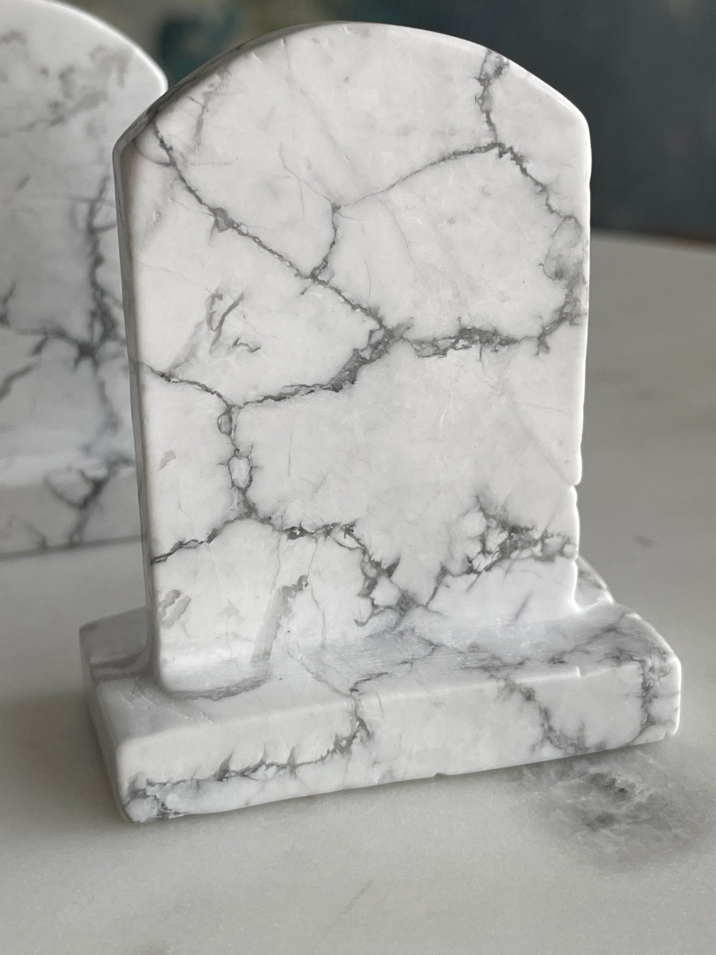 gravestone carving natural howlite crystal display halloween crystal headstone carving polished crystal white tombstone 2.5 inch natural white halloween decor