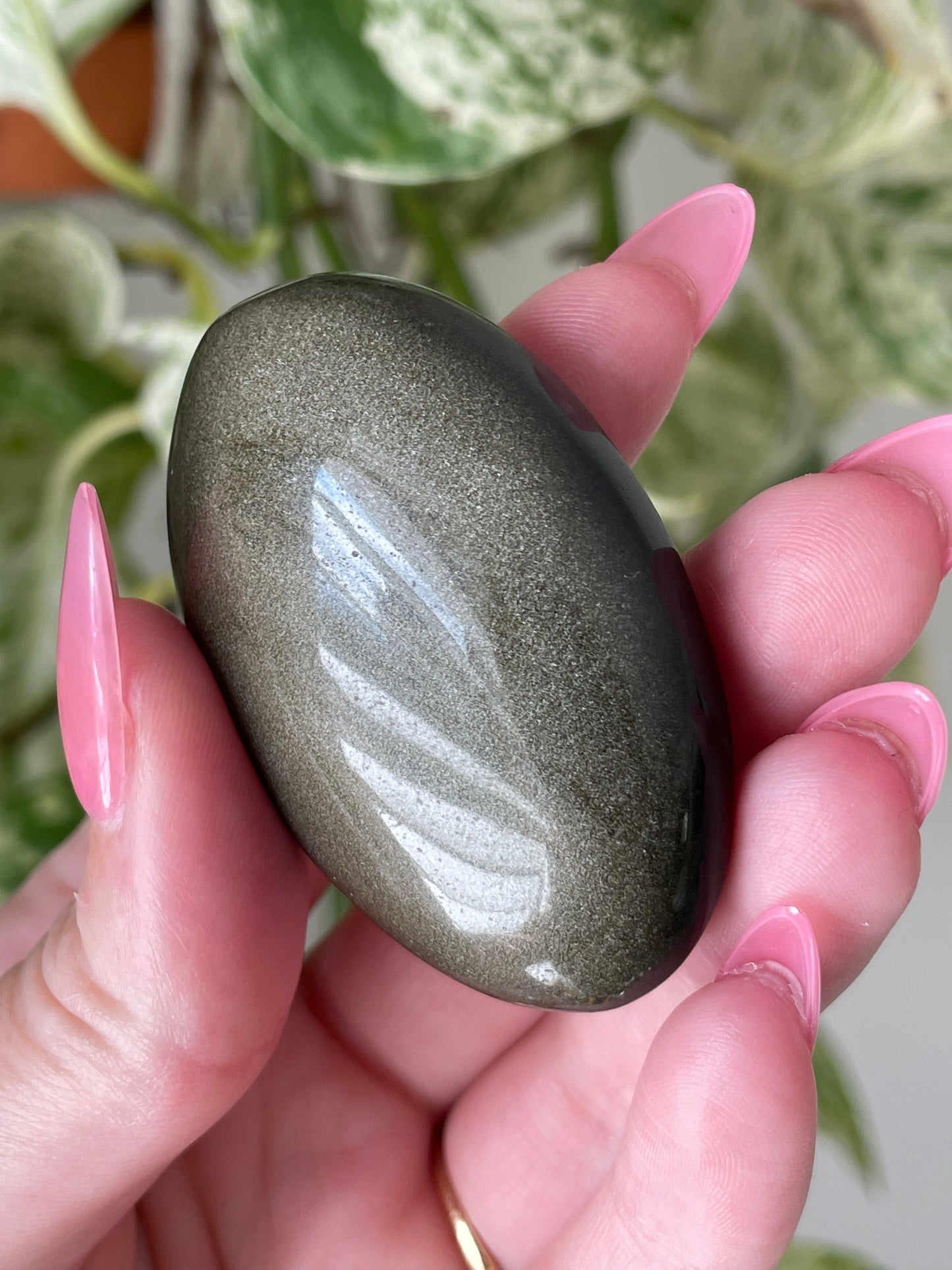 Gold Sheen Obsidian Palm Stone Natural Shimmer Volcanic Glass Crystal Smooth Polished Surface Perfect Size Meditation Tool Energy Work Companion Spiritual Practice Aid Crystal Healing Support Chakra Balancing Stone Daily Ritual Guide