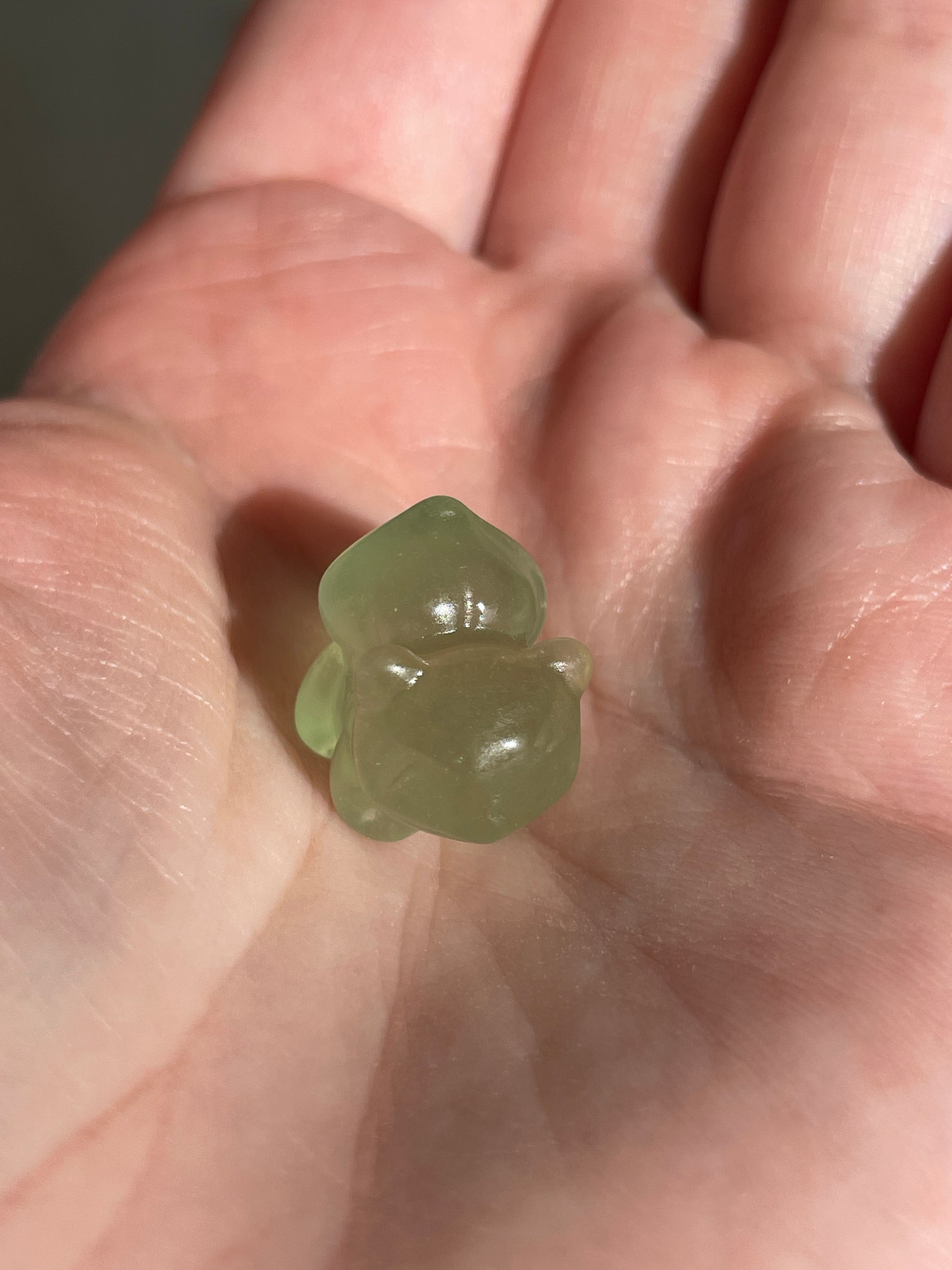 Pokémon figurine Bulbasaur carving fluorite tiny crystal bulbasaur fluorite display collectible pokemon natural crystal rainbow fluorite multicolor Pokemon decor bulbasaur stocking stuffer pokemon gift