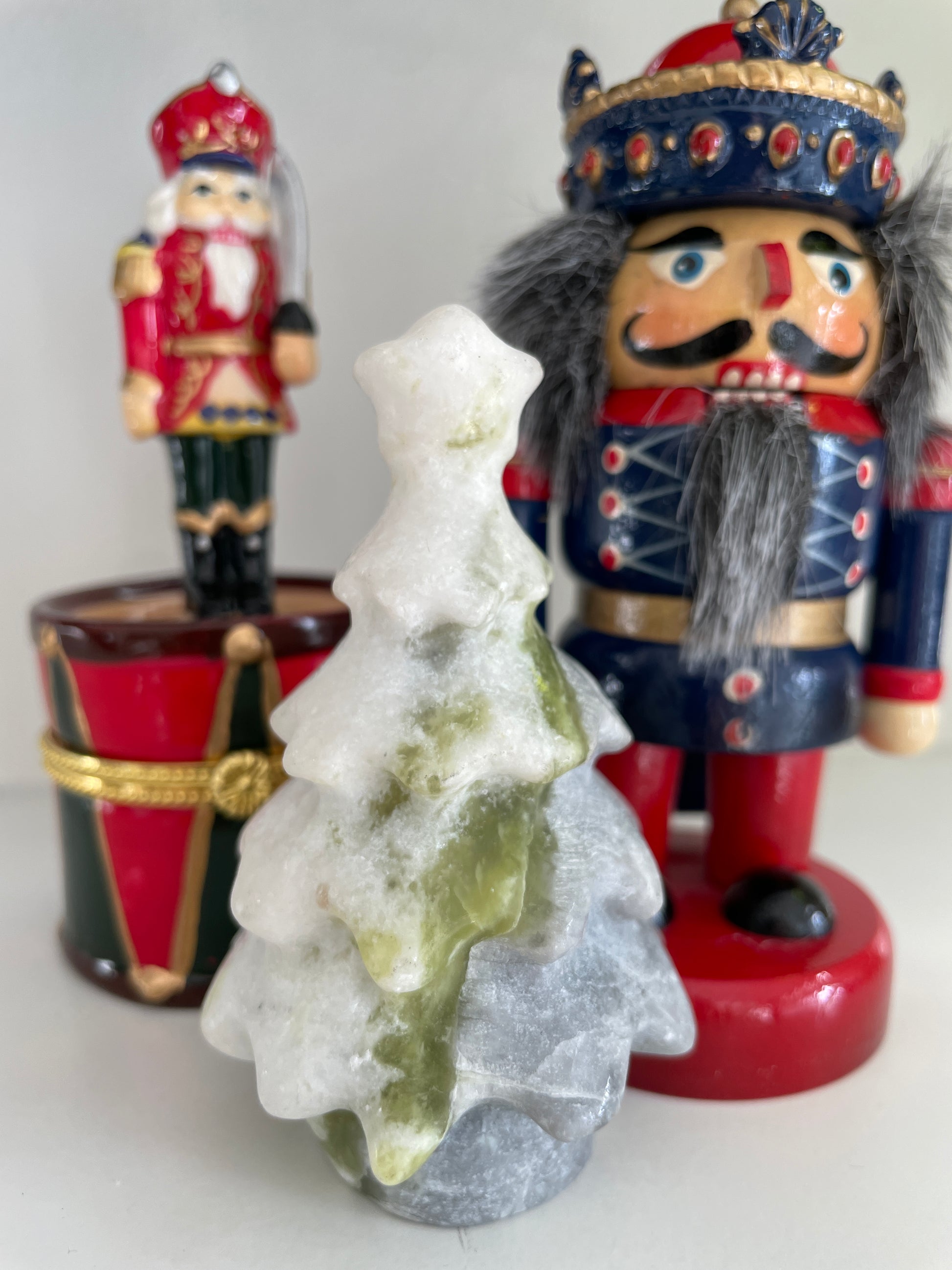 Christmas Tree Carving Hand Carved Tree White and Green Tree Crystal Natural Home Decor Mindfulness Altar Piece Desk Decor Crystal Collector Gift Carved Gemstone Tree Collection Metaphysical Tools Healing Crystals Stocking Stuffer Holiday Gift Christmas Decor