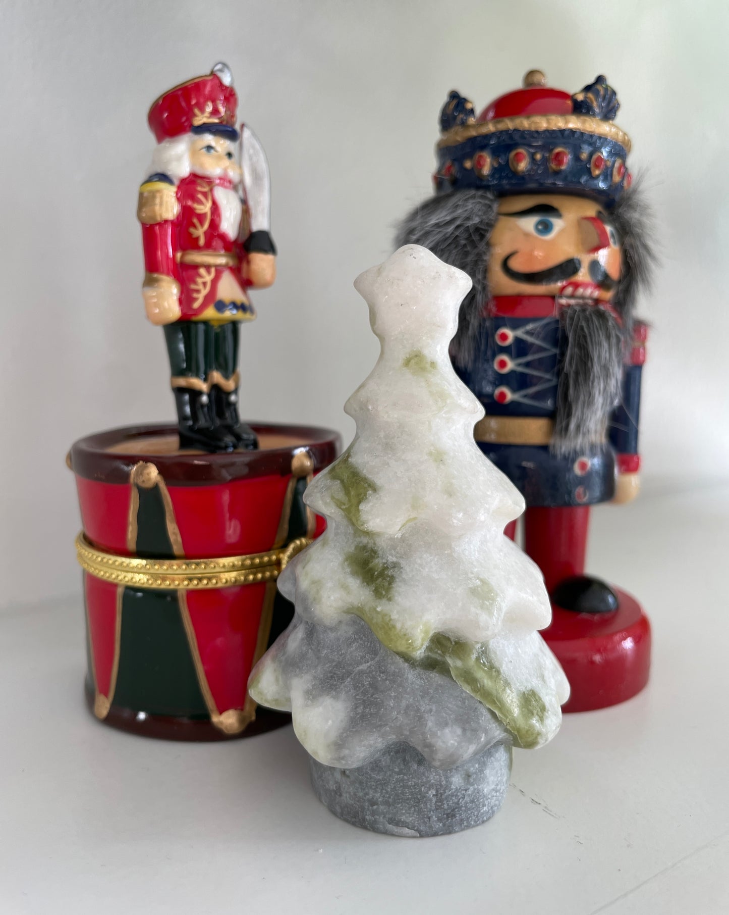 Christmas Tree Carving Hand Carved Tree White and Green Tree Crystal Natural Home Decor Mindfulness Altar Piece Desk Decor Crystal Collector Gift Carved Gemstone Tree Collection Metaphysical Tools Healing Crystals Stocking Stuffer Holiday Gift Christmas Decor