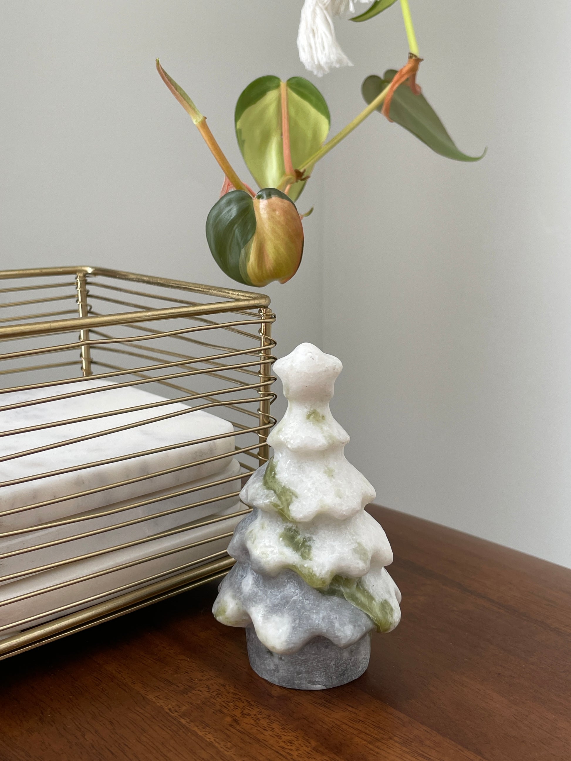 Christmas Tree Carving Hand Carved Tree White and Green Tree Crystal Natural Home Decor Mindfulness Altar Piece Desk Decor Crystal Collector Gift Carved Gemstone Tree Collection Metaphysical Tools Healing Crystals Stocking Stuffer Holiday Gift Christmas Decor