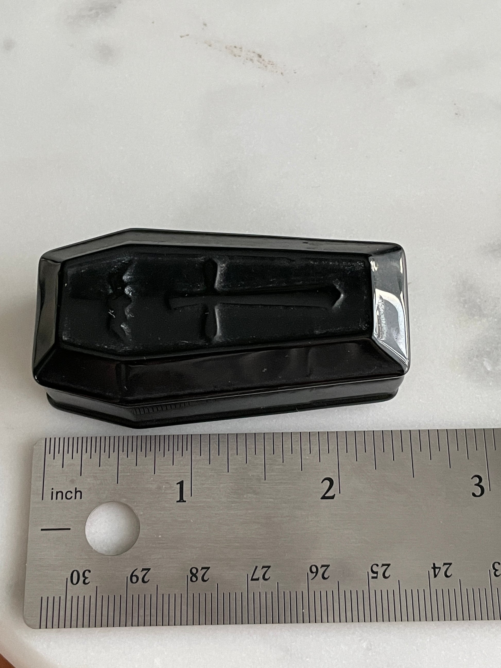 2.5 inch crystal coffin carving polished black obsidian crystal display natural halloween decor spooky season bat gift for witch altar piece dia de los muertos ofrenda black coffin crystal carving day of the dead decor vampire coffin figurine sarcophagus 