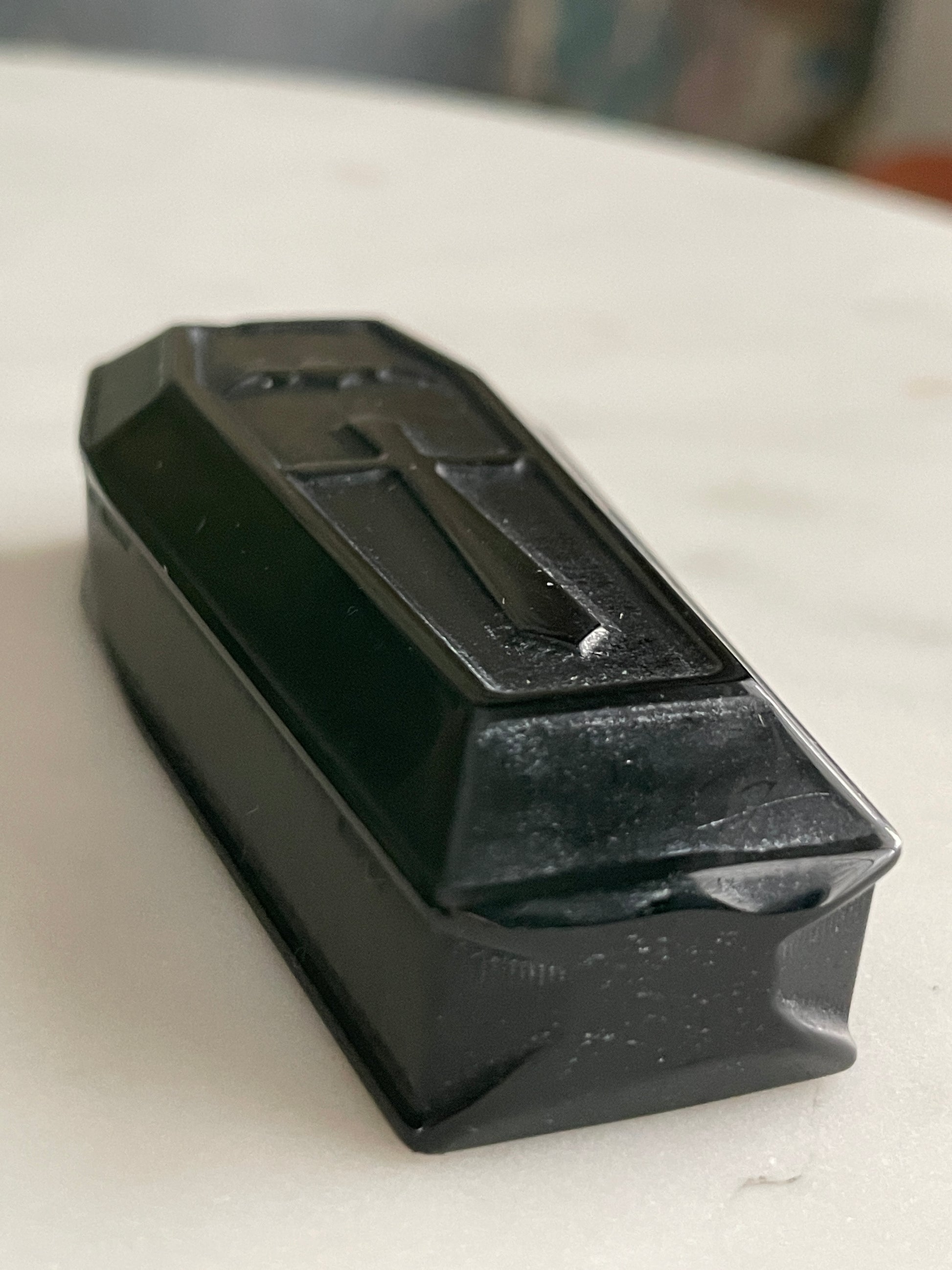 2.5 inch crystal coffin carving polished black obsidian crystal display natural halloween decor spooky season bat gift for witch altar piece dia de los muertos ofrenda black coffin crystal carving day of the dead decor vampire coffin figurine sarcophagus 