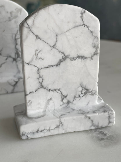 gravestone carving natural howlite crystal display halloween crystal headstone carving polished crystal white tombstone 2.5 inch natural white halloween decor