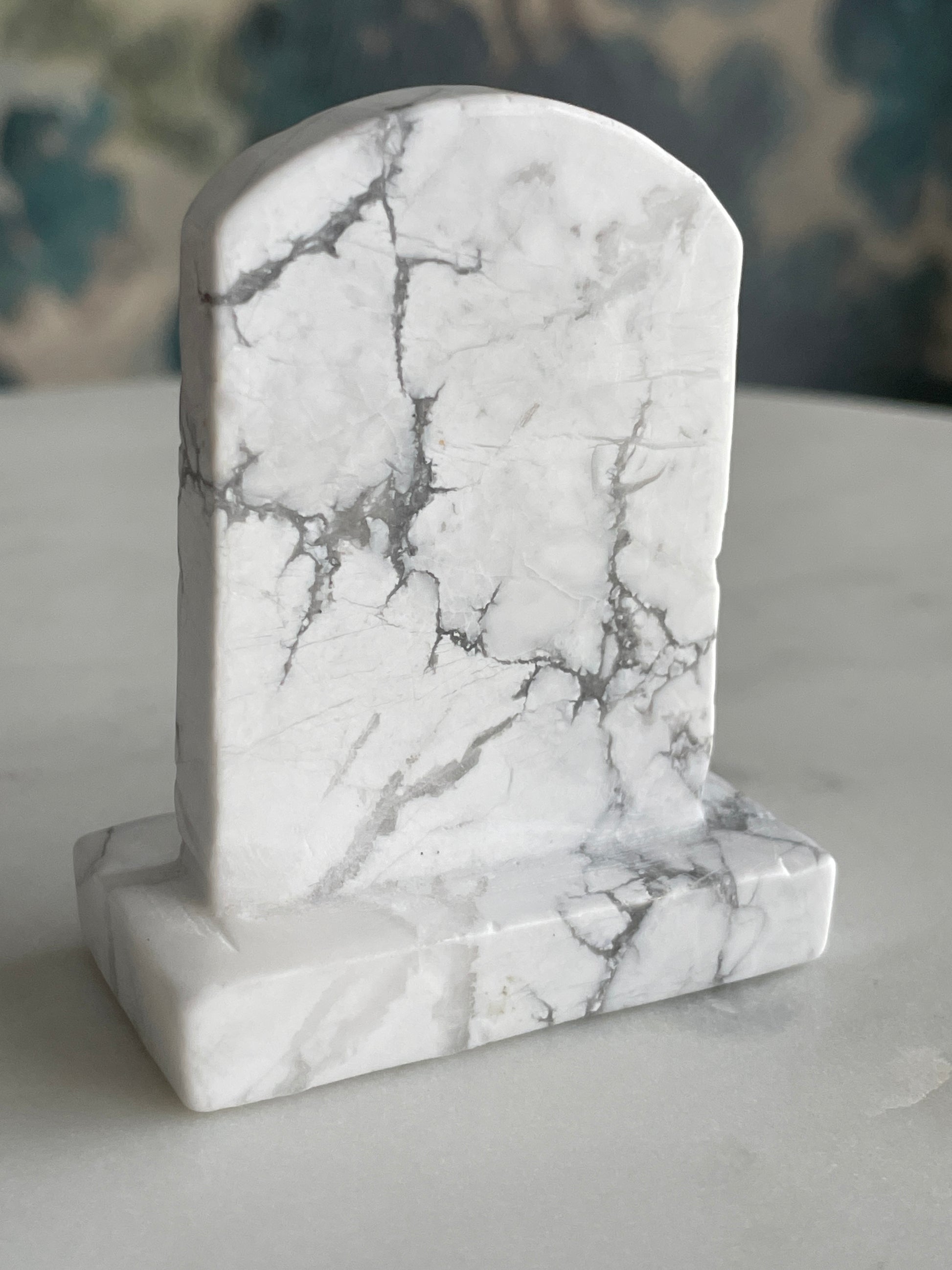 gravestone carving natural howlite crystal display halloween crystal headstone carving polished crystal white tombstone 2.5 inch natural white halloween decor