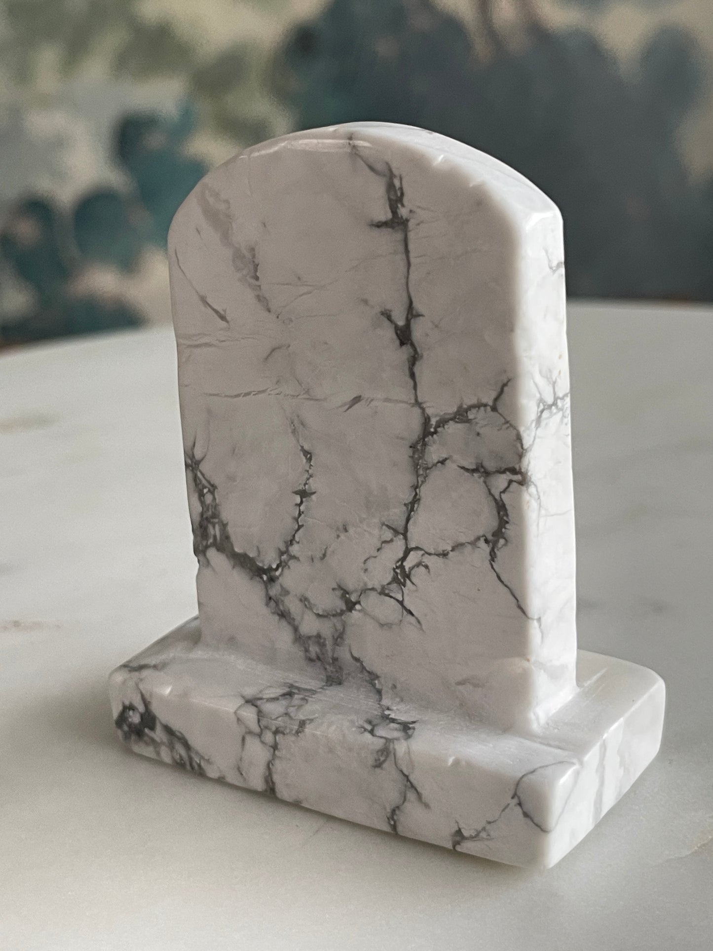 gravestone carving natural howlite crystal display halloween crystal headstone carving polished crystal white tombstone 2.5 inch natural white halloween decor