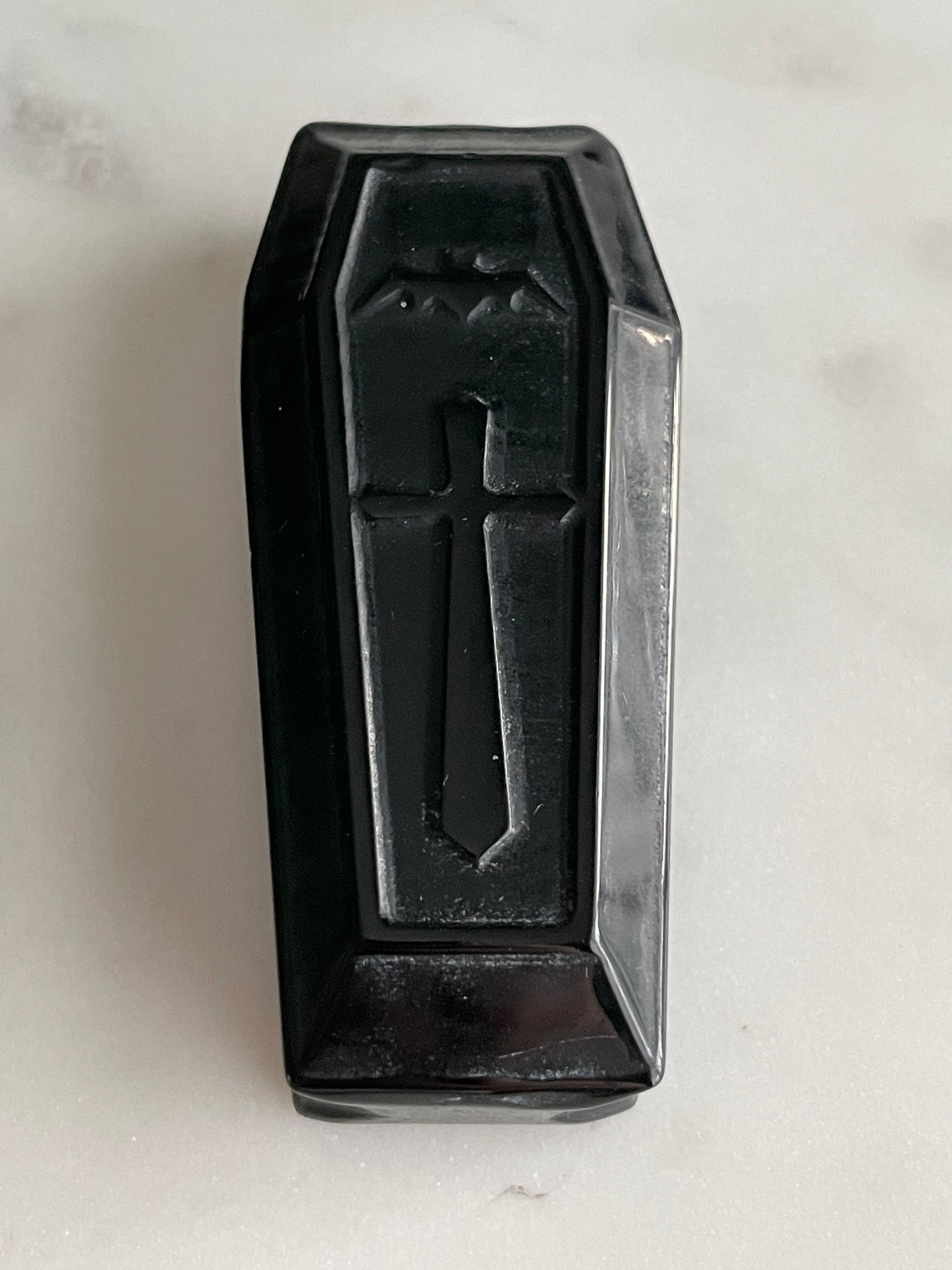 2.5 inch crystal coffin carving polished black obsidian crystal display natural halloween decor spooky season bat gift for witch altar piece dia de los muertos ofrenda black coffin crystal carving day of the dead decor vampire coffin figurine sarcophagus 