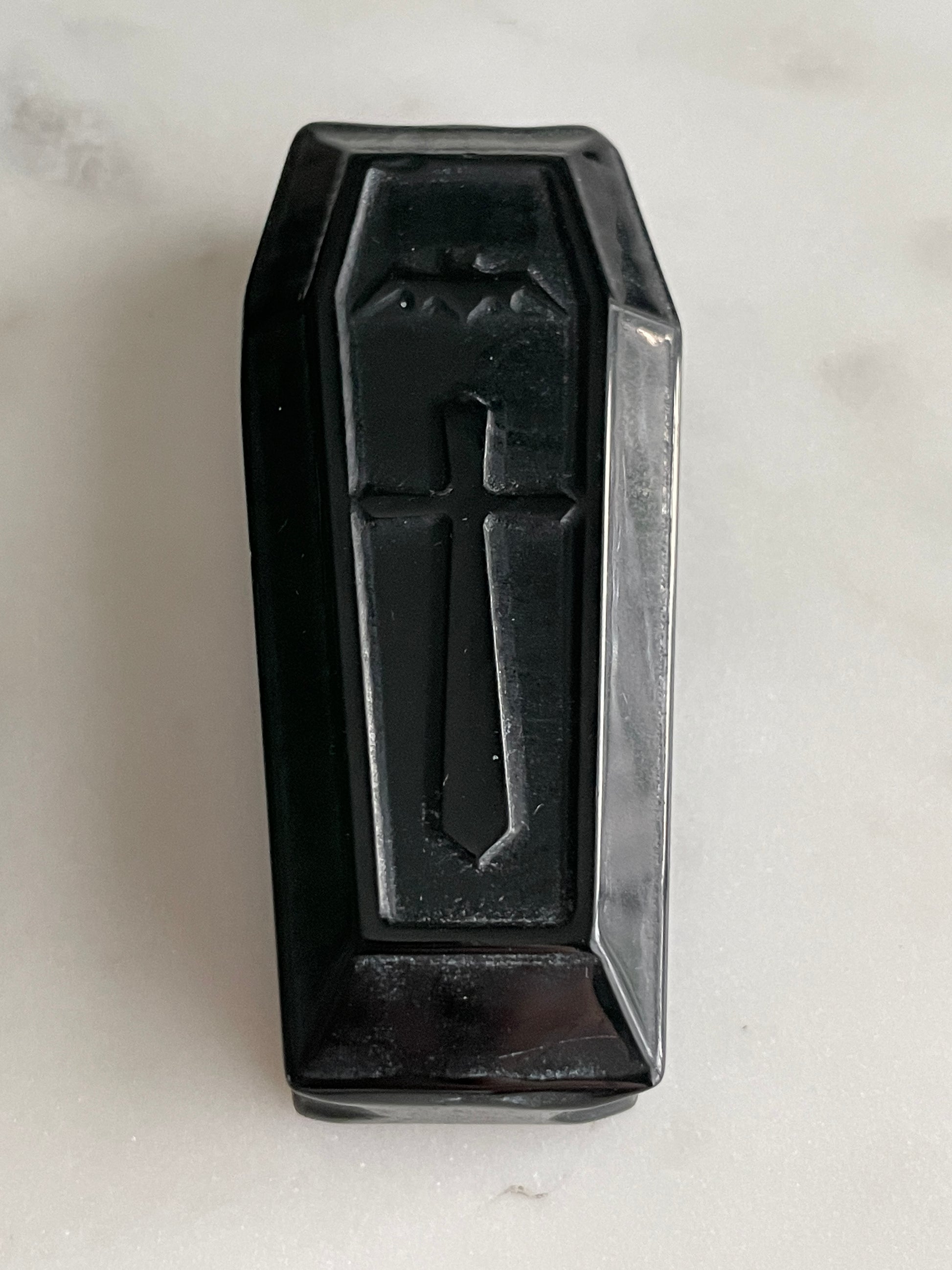 2.5 inch crystal coffin carving polished black obsidian crystal display natural halloween decor spooky season bat gift for witch altar piece dia de los muertos ofrenda black coffin crystal carving day of the dead decor vampire coffin figurine sarcophagus 
