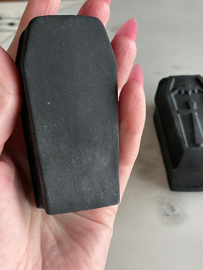 3 inch crystal coffin carving matte black obsidian crystal display natural halloween decor spooky season bat gift for witch altar piece dia de los muertos ofrenda black coffin crystal carving day of the dead decor vampire coffin figurine sarcophagus 