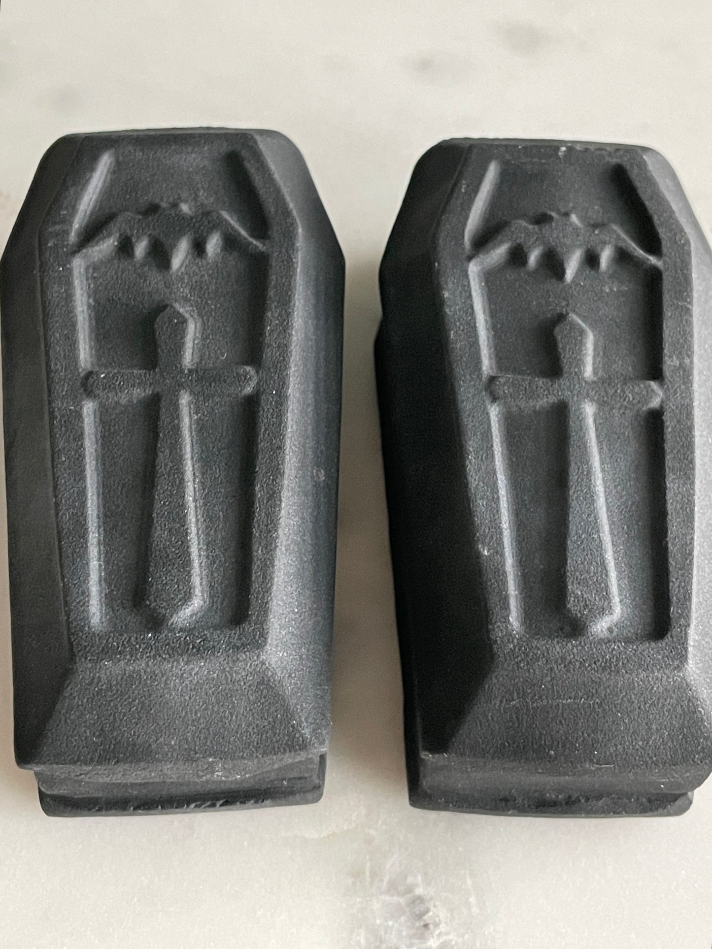 3 inch crystal coffin carving matte black obsidian crystal display natural halloween decor spooky season bat gift for witch altar piece dia de los muertos ofrenda black coffin crystal carving day of the dead decor vampire coffin figurine sarcophagus 