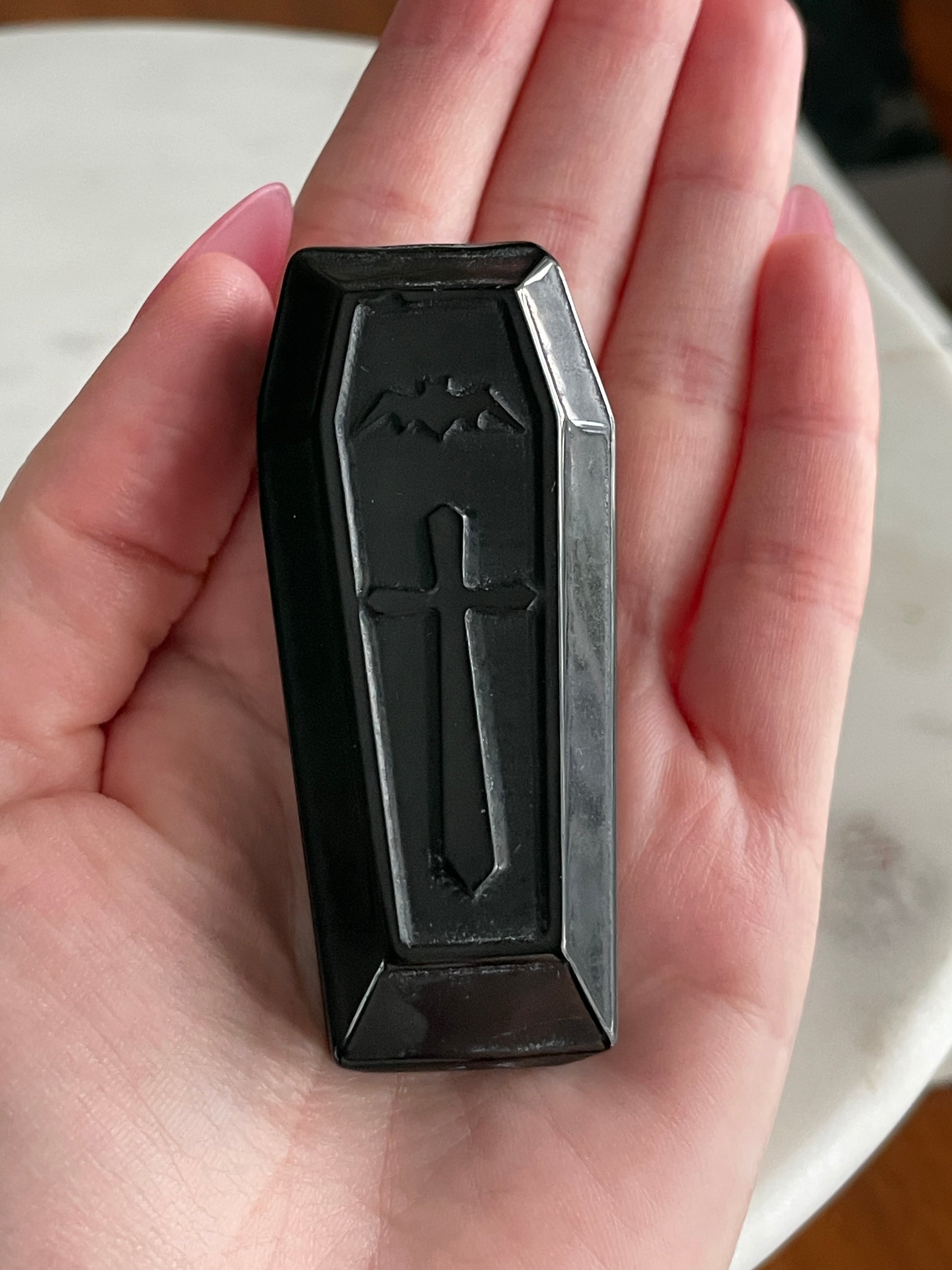 2.5 inch crystal coffin carving polished black obsidian crystal display natural halloween decor spooky season bat gift for witch altar piece dia de los muertos ofrenda black coffin crystal carving day of the dead decor vampire coffin figurine sarcophagus 