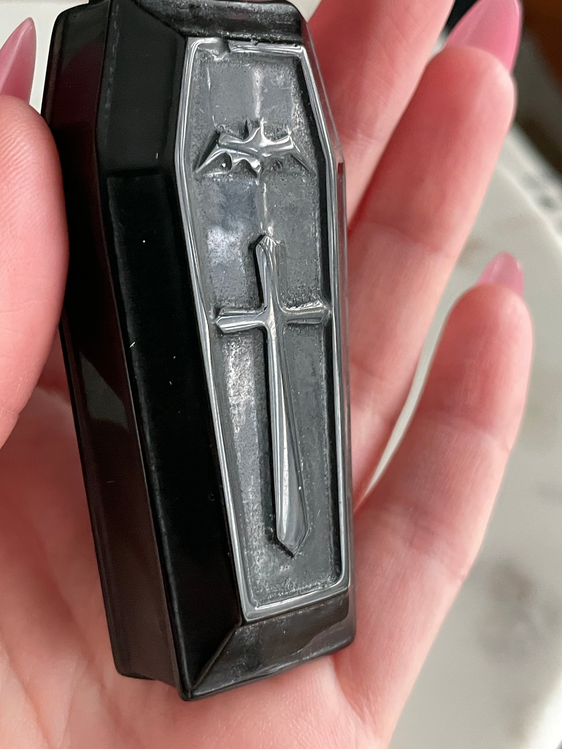 2.5 inch crystal coffin carving polished black obsidian crystal display natural halloween decor spooky season bat gift for witch altar piece dia de los muertos ofrenda black coffin crystal carving day of the dead decor vampire coffin figurine sarcophagus 