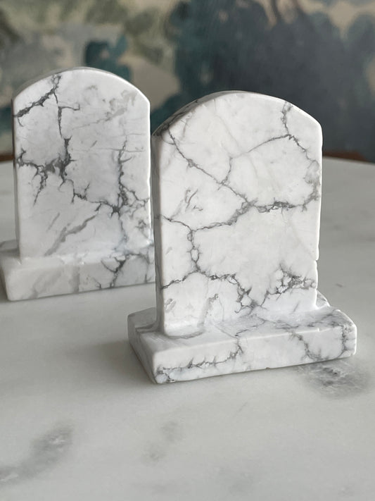 gravestone carving natural howlite crystal display halloween crystal headstone carving polished crystal white tombstone 2.5 inch natural white halloween decor