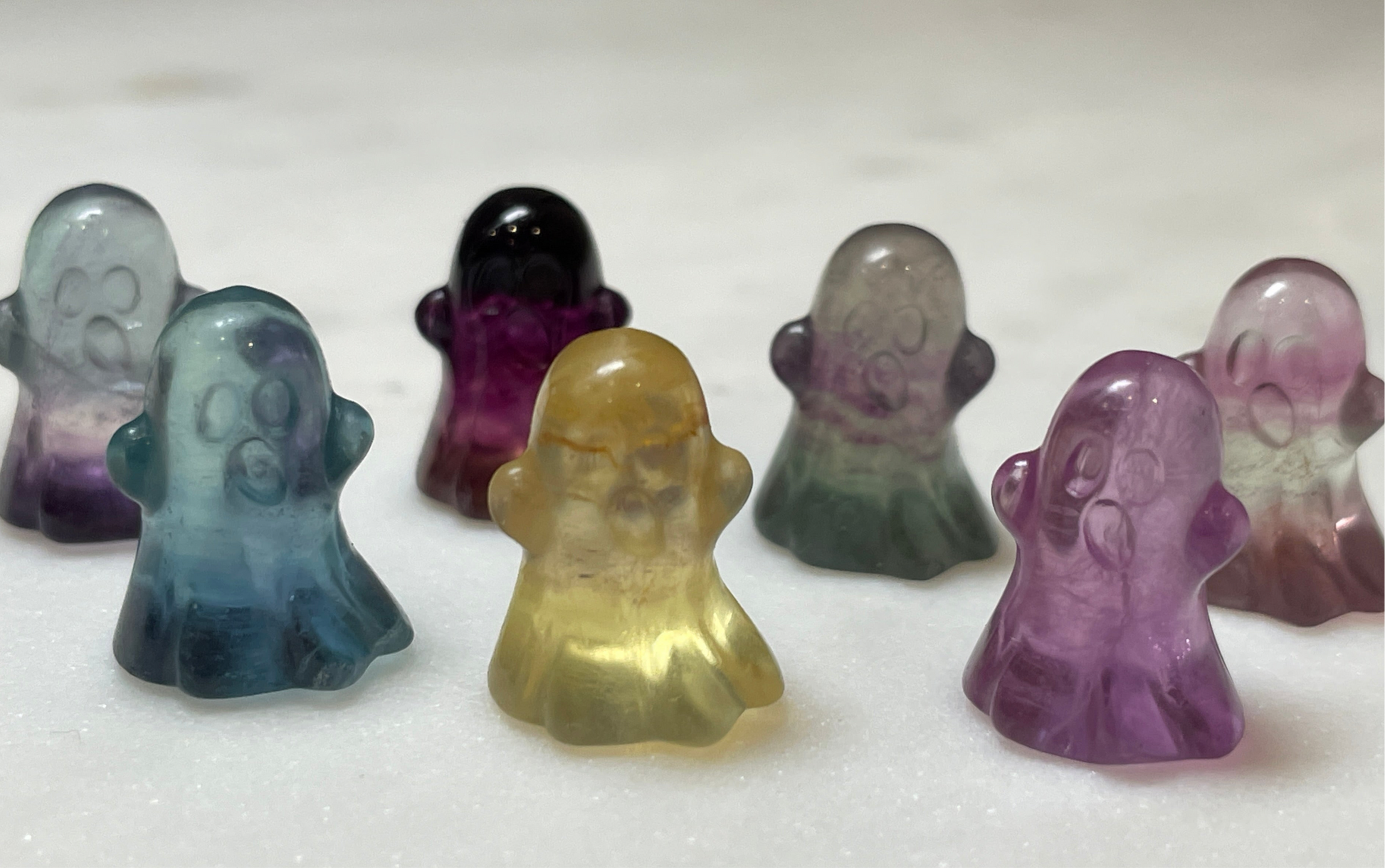 Mini crystal ghost carving fluorite crystal tiny display natural halloween decor spooky season cute gift for witch altar piece dia de los muertos ofrenda fluorite ghost polished crystal carving