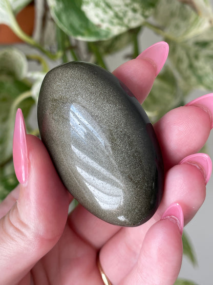 Gold Sheen Obsidian Palm Stone Natural Shimmer Volcanic Glass Crystal Smooth Polished Surface Perfect Size Meditation Tool Energy Work Companion Spiritual Practice Aid Crystal Healing Support Chakra Balancing Stone Daily Ritual Guide