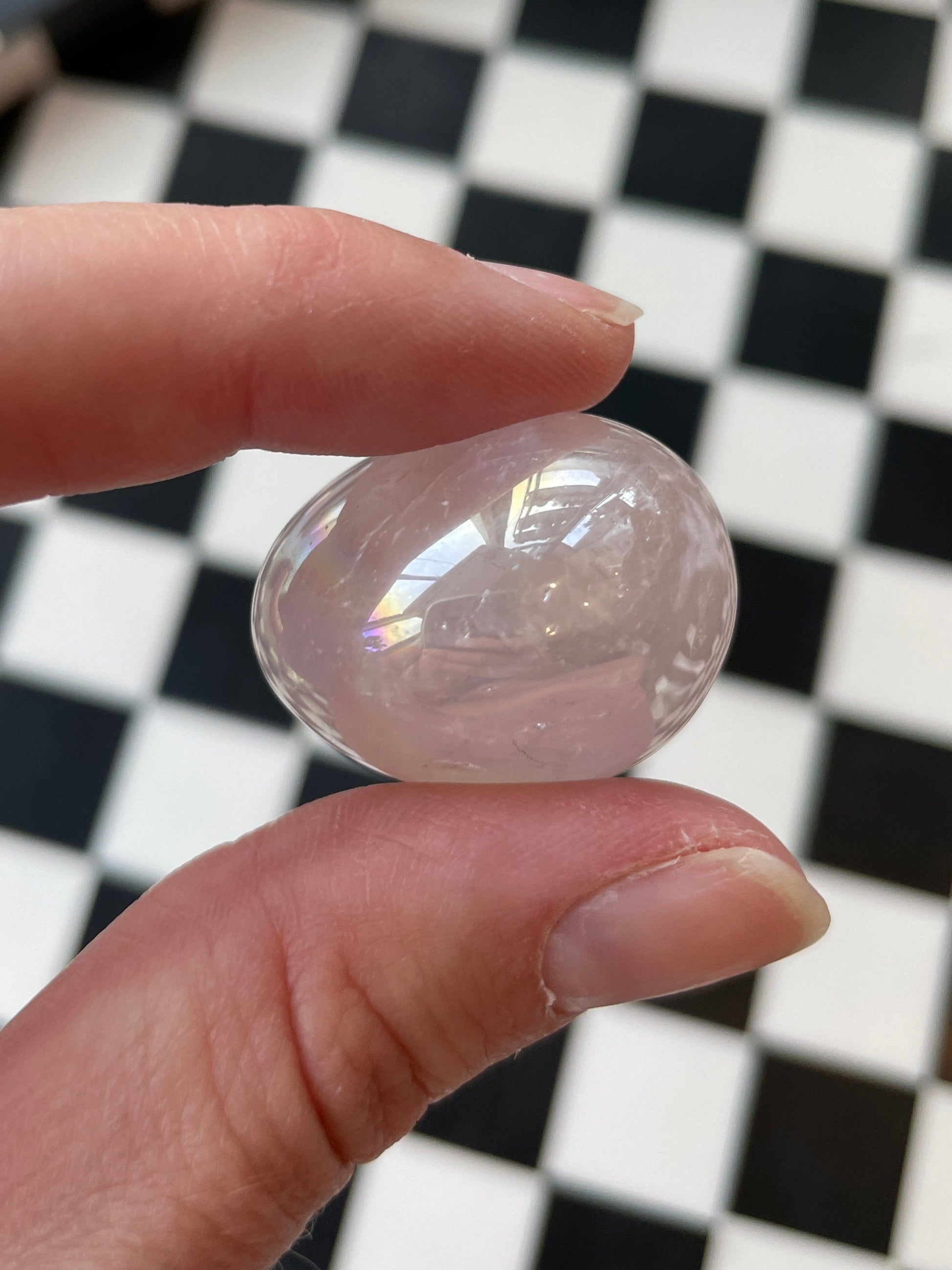 Aura Rose Quartz Tumble Stone Crystal Pink Healing Crystal Meditation Tool Rose Quartz Chakra Stone Rainbow Crystal Spiritual Gift 1 inch Heart Chakra Stone Pink Polished Rainbow Gemstone